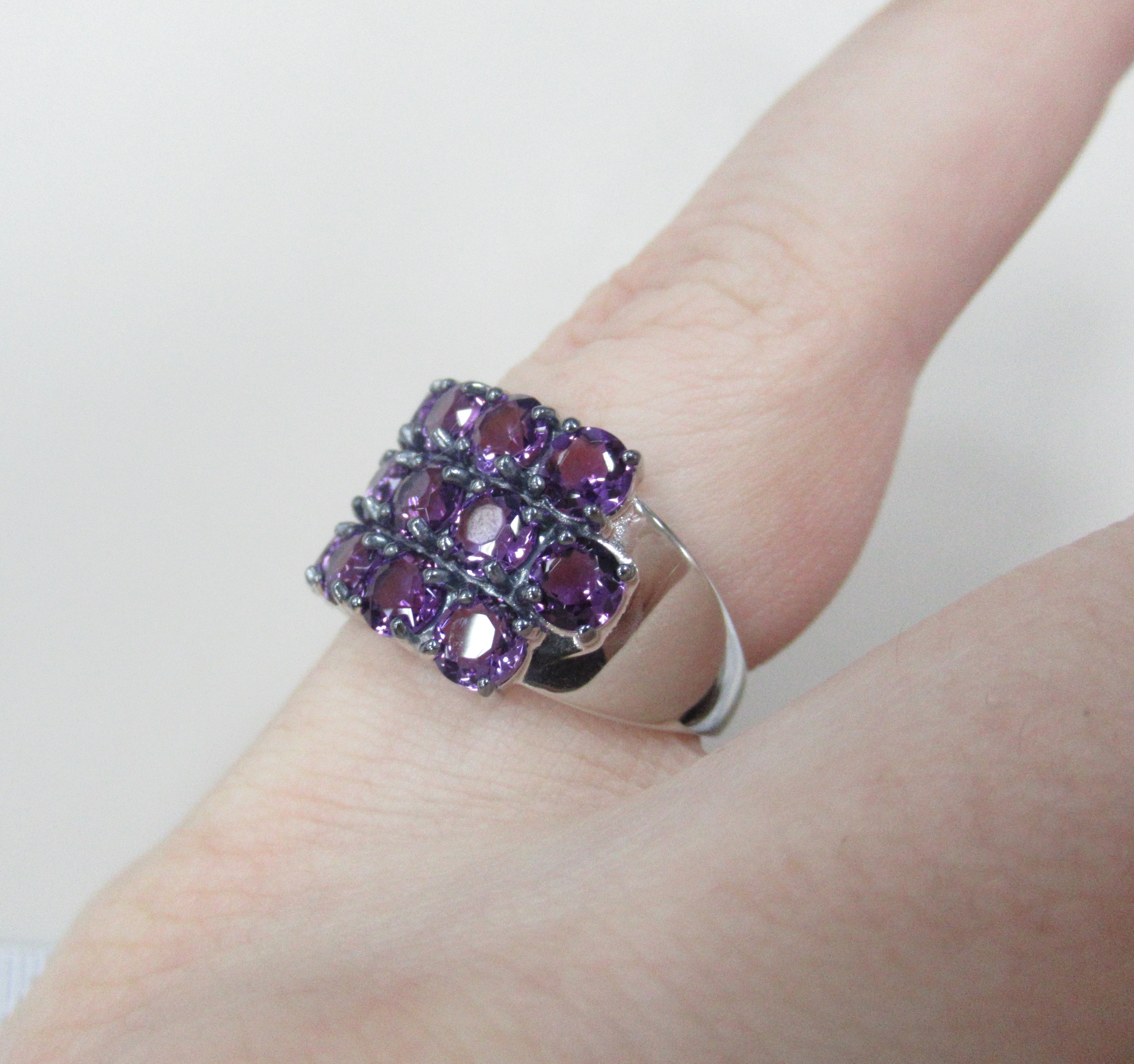 Серебряное кольцо с аметистами